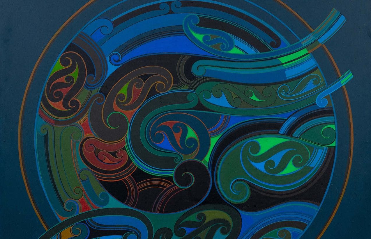 Et abstrakt maleri med runde former og snirkler i blåtoner.